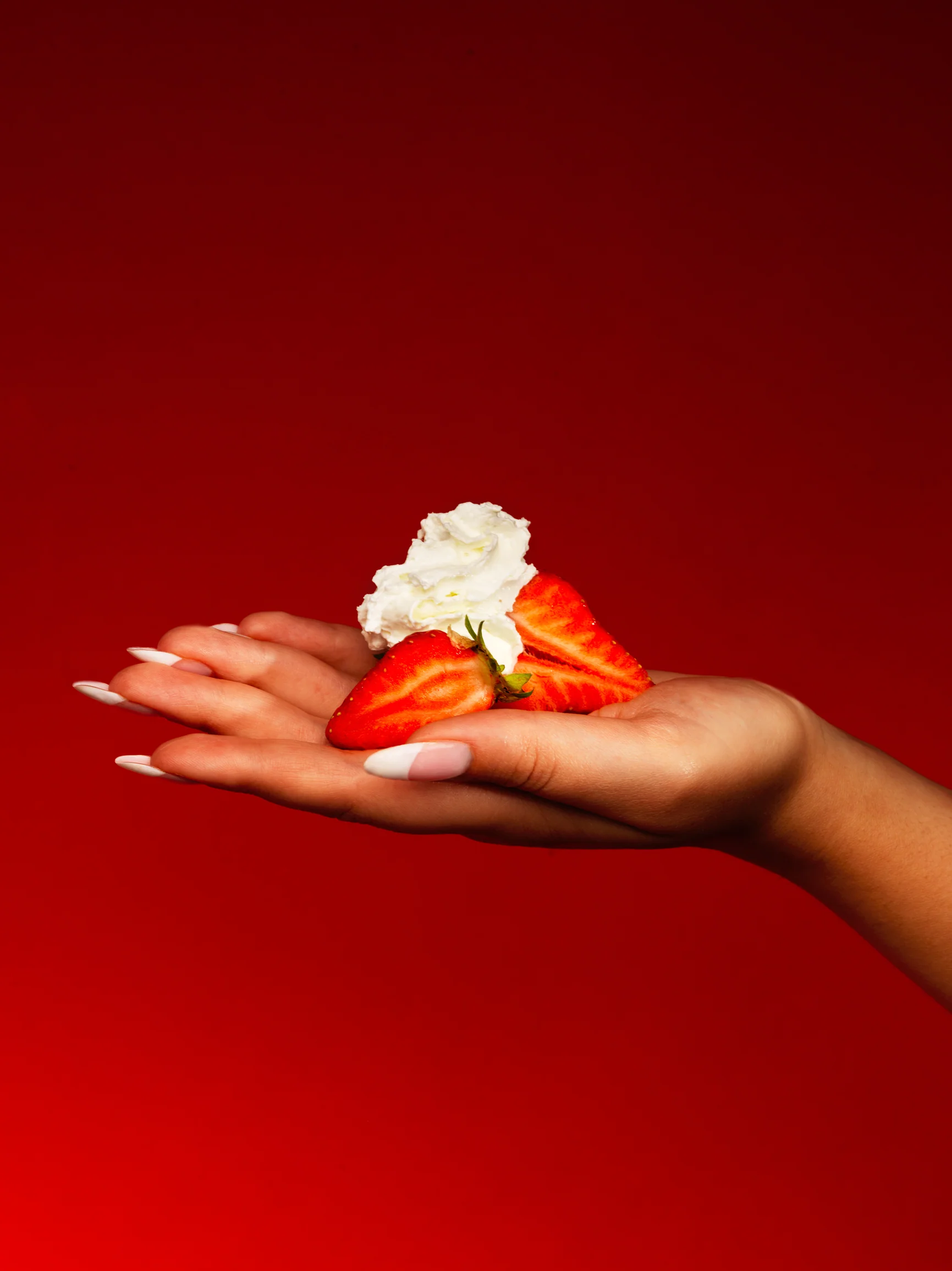 WHIPPED STRAWBERRY CRÈME - Image 4
